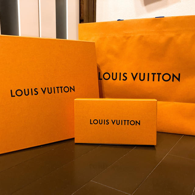 LOUIS VUITTON(ルイヴィトン)の最終価格❣️  先着の方。ルイヴィトン　紙袋✖️2、箱✖️2 レディースのバッグ(ショップ袋)の商品写真