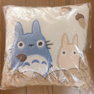 ジブリ(ジブリ)のジブリとなりのトトロ クッション30cm×30cm★未使用※ちょっと訳ありです※(クッション)