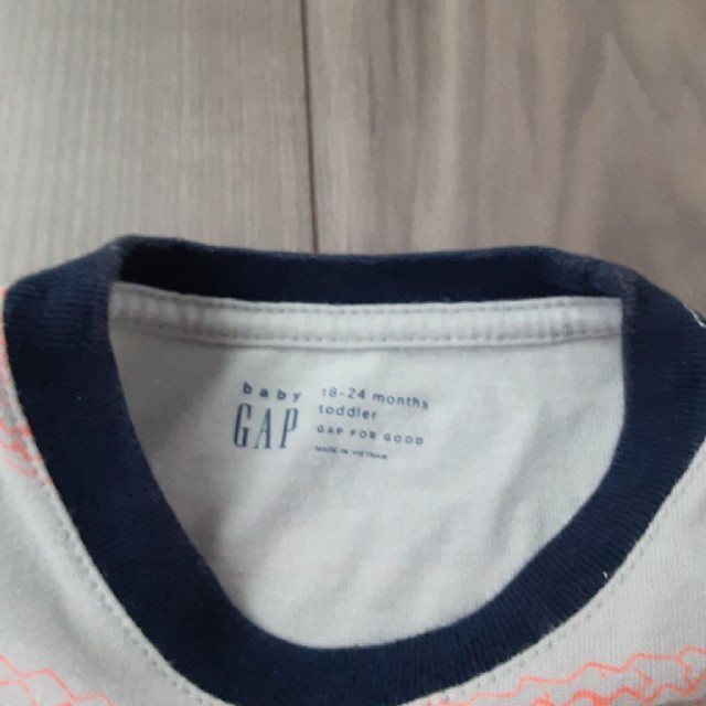 (GAP)ワニTシャツ☆80蛍光 キッズ/ベビー/マタニティのベビー服(~85cm)(Ｔシャツ)の商品写真