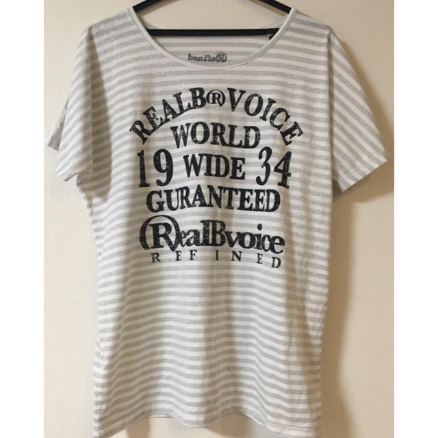 RealBvoice(リアルビーボイス)のLサイズ　リアルビーボイス(realbvoice)白色・銀色ボーダー柄　Tシャツ レディースのトップス(Tシャツ(半袖/袖なし))の商品写真