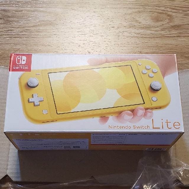 Nintendo Switch Lite イエロー エンタメ/ホビーのゲームソフト/ゲーム機本体(家庭用ゲーム機本体)の商品写真