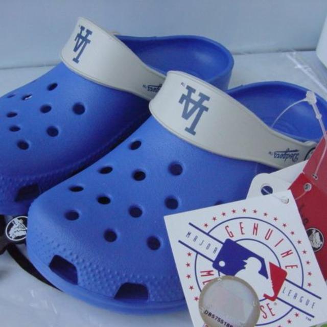 crocs(クロックス)の新品クロックス　ロサンゼルス・ドジャース柄 キッズ/ベビー/マタニティのキッズ靴/シューズ(15cm~)(サンダル)の商品写真