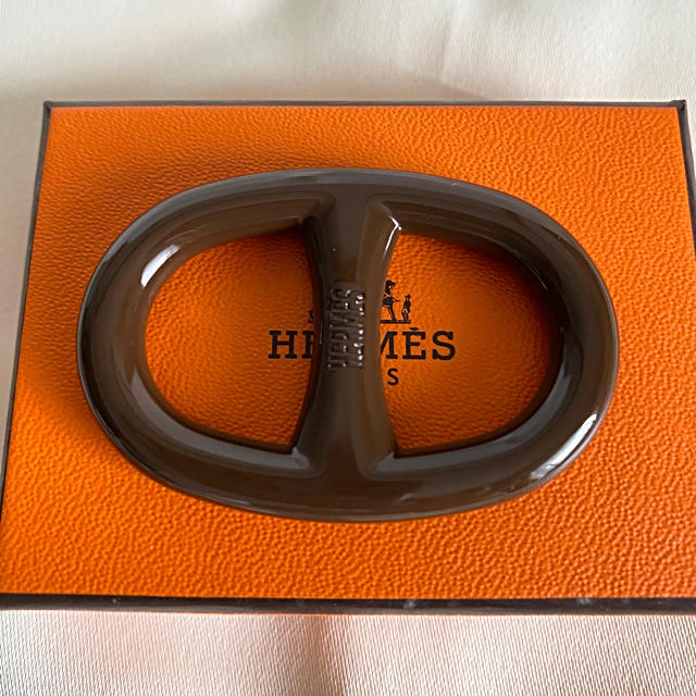 Hermes(エルメス)の未使用 HERMES シェーヌダンクル 素敵なスカーフリング  レディースのファッション小物(バンダナ/スカーフ)の商品写真