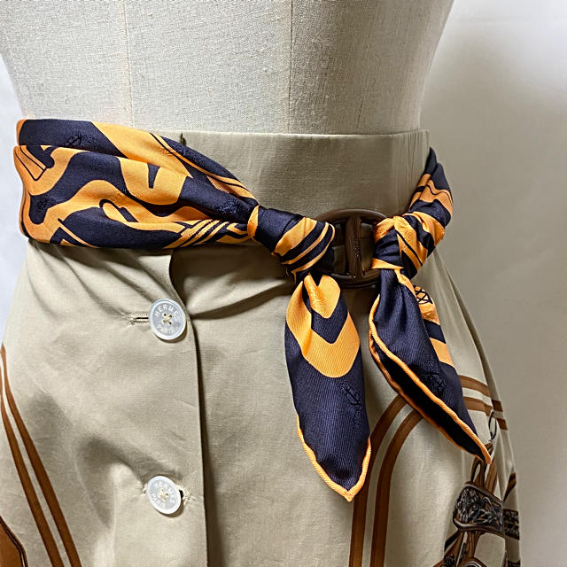 Hermes(エルメス)の未使用 HERMES シェーヌダンクル 素敵なスカーフリング  レディースのファッション小物(バンダナ/スカーフ)の商品写真