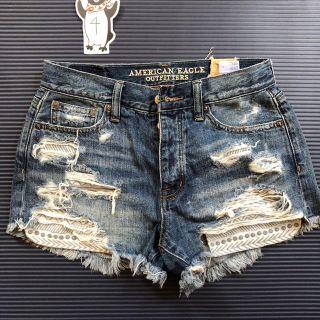 アメリカンイーグル(American Eagle)のダメージデニム・ショートパンツ(ショートパンツ)