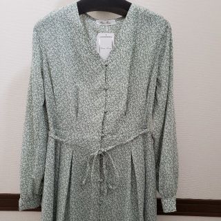 シマムラ(しまむら)の☆新品☆しまむら　小花　ワンピ　グリーン　Lサイズ(ロングワンピース/マキシワンピース)