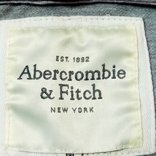 Abercrombie&Fitch(アバクロンビーアンドフィッチ)のアバクロ/ビックアイコン ポロシャツ　アバクロンビー＆フィッチ　グレー　 レディースのトップス(ポロシャツ)の商品写真