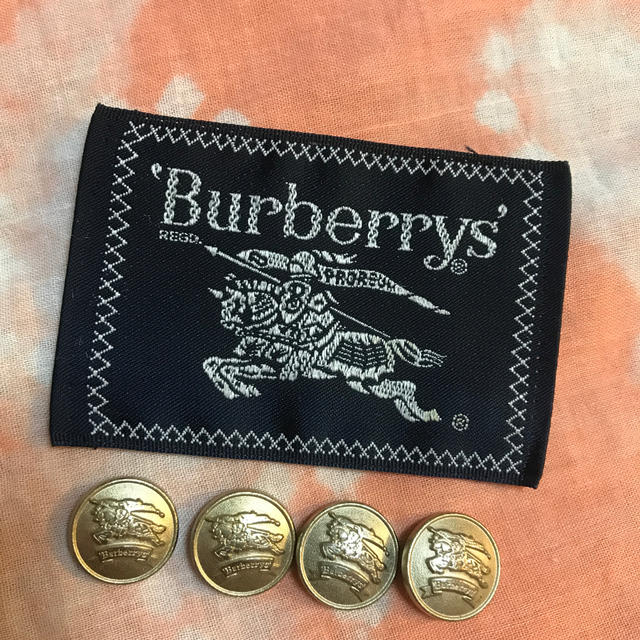 BURBERRY(バーバリー)のボタン4個 その他のその他(その他)の商品写真