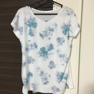 イッカ(ikka)のikka フラワートップス(Tシャツ(半袖/袖なし))