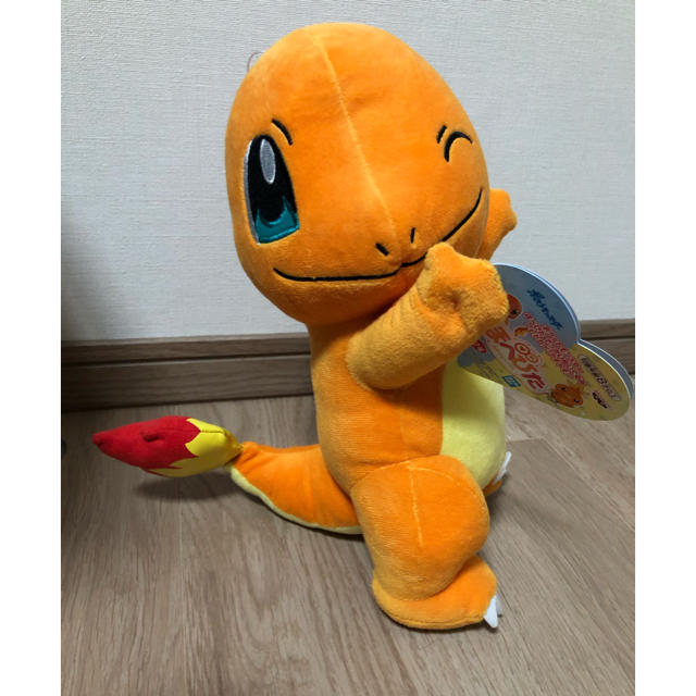 ポケモン(ポケモン)のポケモン　ぬいぐるみ　ほぺぴた　でっかいぬいぐるみ　ヒトカゲ キッズ/ベビー/マタニティのおもちゃ(ぬいぐるみ/人形)の商品写真