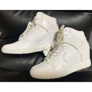 ナイキ(NIKE)のNIKE DUNK SKY HI White インヒールスニーカー ワニ柄(スニーカー)