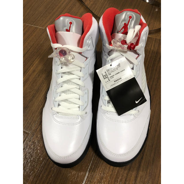 NIKE(ナイキ)のAIR JORDAN 5 FIRE RED-BLACK 28cm メンズの靴/シューズ(スニーカー)の商品写真