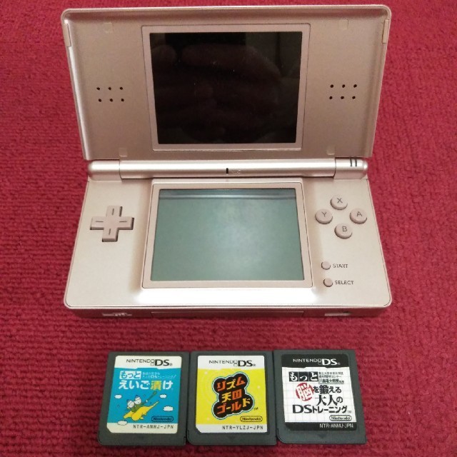 ニンテンドーDS(ニンテンドーDS)の任天堂DS Lite　ミスティピンク　ソフト3点 エンタメ/ホビーのゲームソフト/ゲーム機本体(携帯用ゲーム機本体)の商品写真