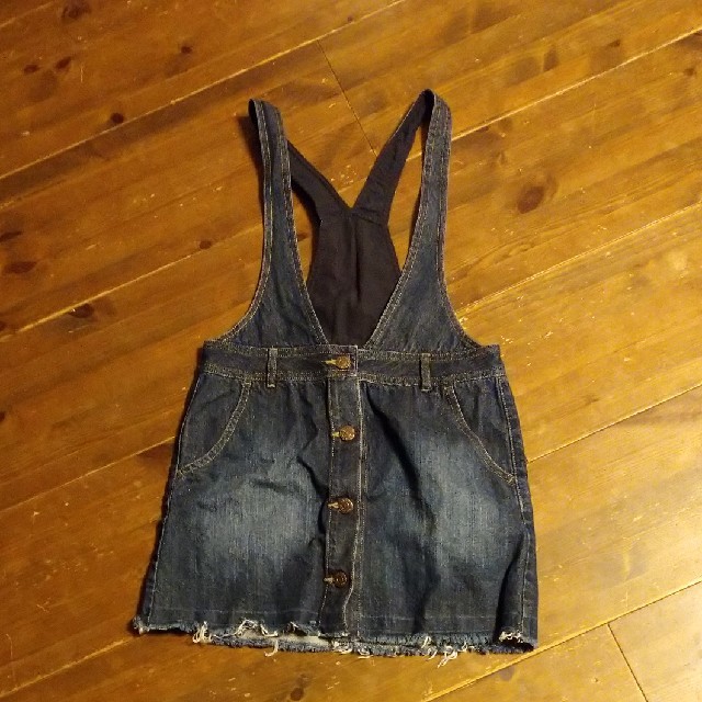 GU(ジーユー)のGUデニムジャンバースカートサロペット140cm キッズ/ベビー/マタニティのキッズ服女の子用(90cm~)(ワンピース)の商品写真