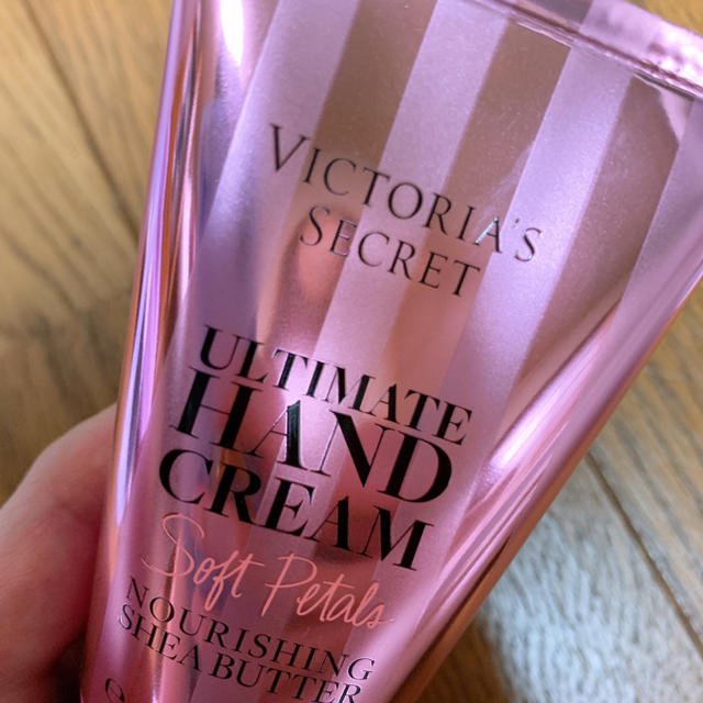 Victoria's Secret(ヴィクトリアズシークレット)のビクトリアシークレット　ハンドクリーム コスメ/美容のボディケア(ハンドクリーム)の商品写真