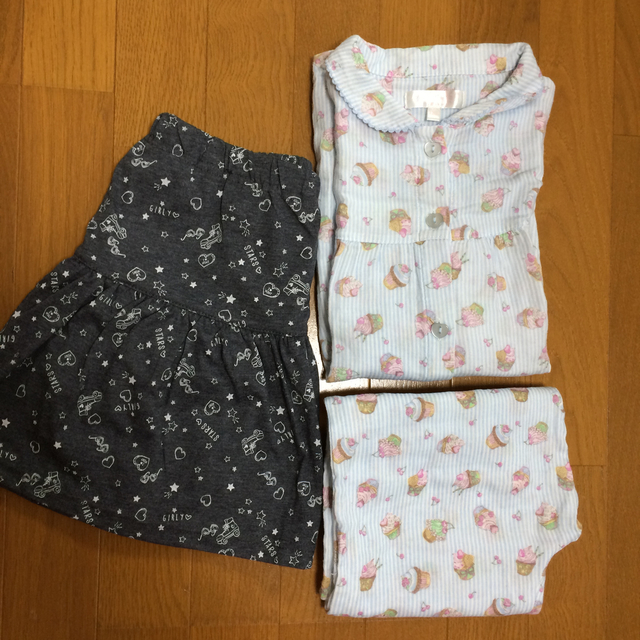 motherways(マザウェイズ)のマザウェイズ パジャマ130とスカート140 キッズ/ベビー/マタニティのキッズ服女の子用(90cm~)(パジャマ)の商品写真