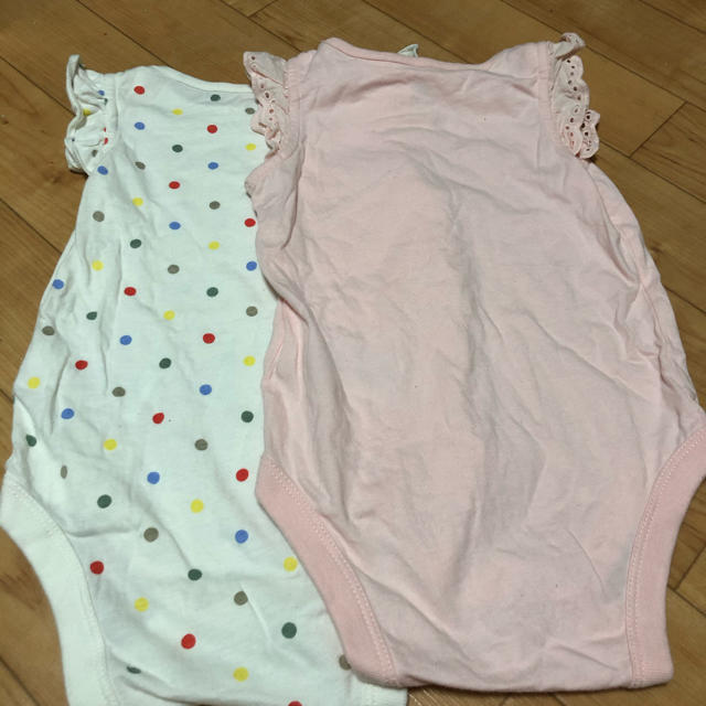 GAP(ギャップ)の70 GAP ロンパース2枚セット キッズ/ベビー/マタニティのベビー服(~85cm)(ロンパース)の商品写真