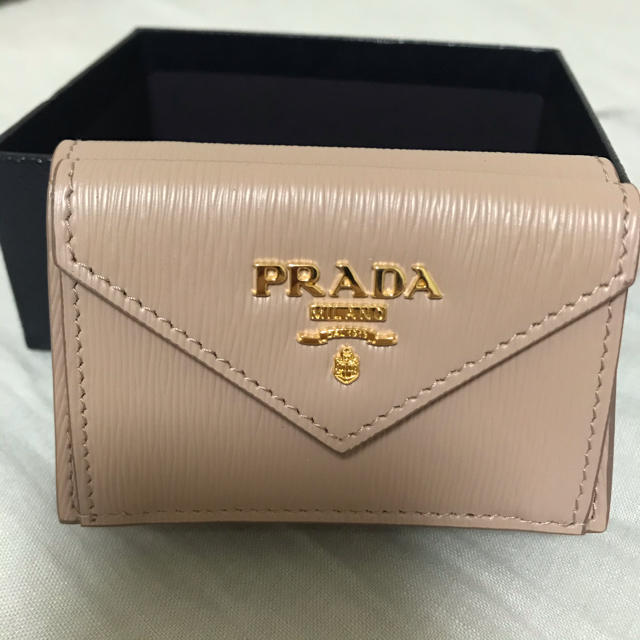 日本正規販売店 未使用 PRADA プラダ 財布 三つ折り ベージュ 正規品