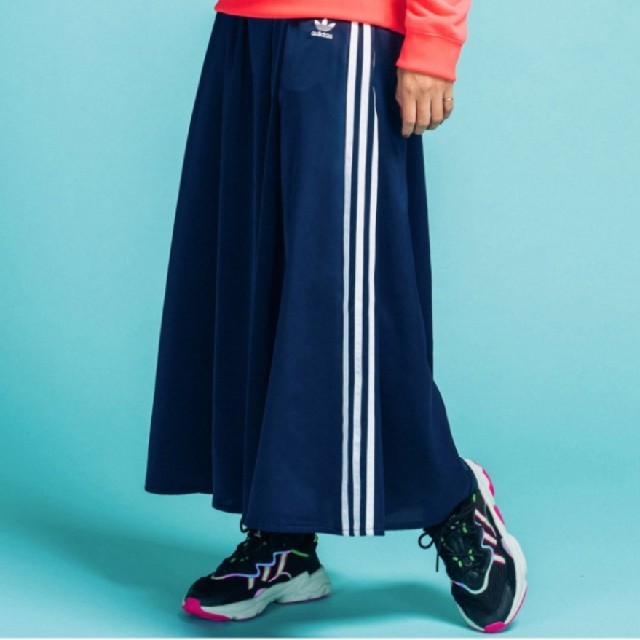 adidas(アディダス)のadidas LONG SATIN SKIRT ネイビー Lサイズ レディースのスカート(ロングスカート)の商品写真