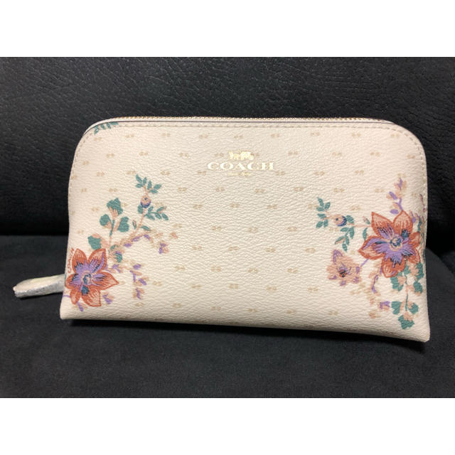 COACH(コーチ)の新品　COACH ポーチ レディースのファッション小物(ポーチ)の商品写真