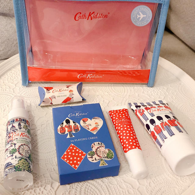 Cath Kidston(キャスキッドソン)の新品キャスキッドソントラベルポーチ6点セット⭐︎トランプ入り レディースのファッション小物(ポーチ)の商品写真