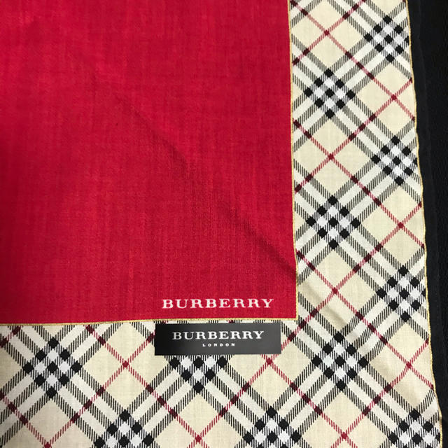 BURBERRY(バーバリー)の新品★バーバリーハンカチ紅白２枚セット レディースのファッション小物(ハンカチ)の商品写真