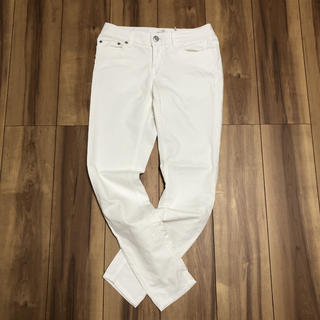 エイチアンドエム(H&M)のH&M ホワイトスキニーアンクル丈パンツ 34サイズ(カジュアルパンツ)