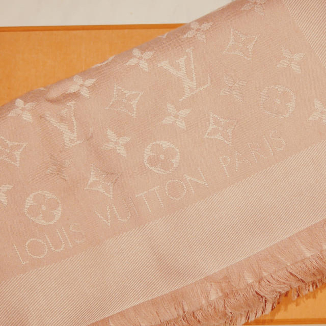 LOUIS VUITTON(ルイヴィトン)のルイヴィトン ピンク ストール 新品 レディースのファッション小物(ストール/パシュミナ)の商品写真