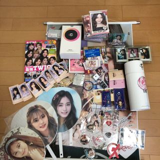 TWICE 缶バッジ 韓国 グッズ　アイドル　公式　トートバッグ(アイドルグッズ)