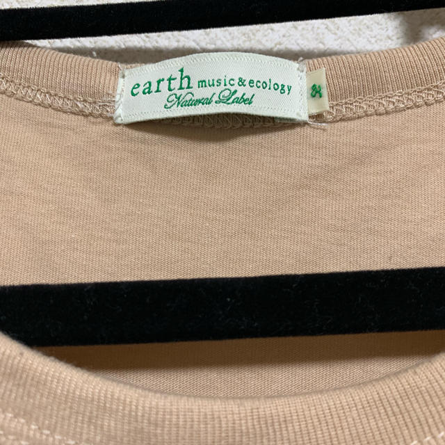 earth music & ecology(アースミュージックアンドエコロジー)のアースミュージック&エコロジー ベージュ 半袖Tシャツ レディースのトップス(Tシャツ(半袖/袖なし))の商品写真