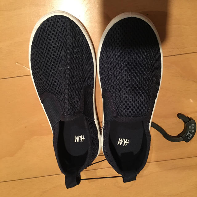 H&M(エイチアンドエム)のH&M キッズ靴 キッズ/ベビー/マタニティのキッズ靴/シューズ(15cm~)(スニーカー)の商品写真