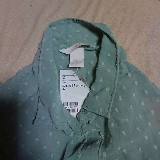 H&M(エイチアンドエム)の【新品】H＆M シースルーの可愛いノースリーブ ブラウス レディースのトップス(シャツ/ブラウス(半袖/袖なし))の商品写真