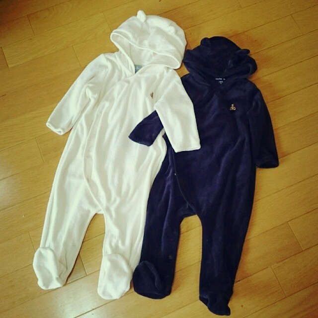 babyGAP(ベビーギャップ)のbaby gap 2枚セット キッズ/ベビー/マタニティのベビー服(~85cm)(ロンパース)の商品写真