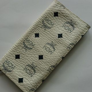 MCM(財布 ・ ホワイト/白色系)のフリマアイテム一覧 MCM(財布 ・ ホワイト/白色系)のフリマアイテム一覧