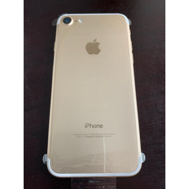 Apple(アップル)の新品　iPhone 7 Gold 32GB SIMフリー スマホ/家電/カメラのスマートフォン/携帯電話(スマートフォン本体)の商品写真