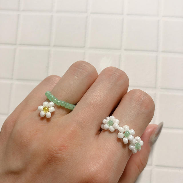 デイジーリング　ビーズリング　비즈반지　ハンドメイド ハンドメイドのアクセサリー(リング)の商品写真