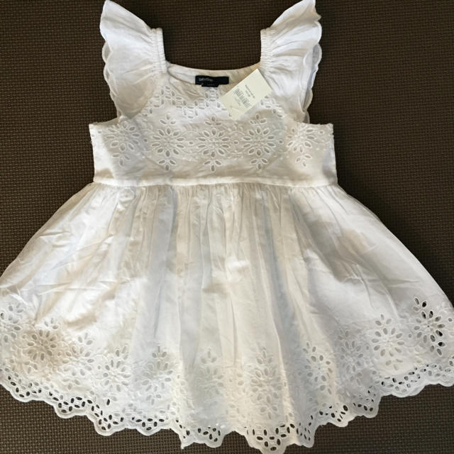 babyGAP(ベビーギャップ)の新品タグ付  レースワンピース  90㎝ キッズ/ベビー/マタニティのキッズ服女の子用(90cm~)(ワンピース)の商品写真