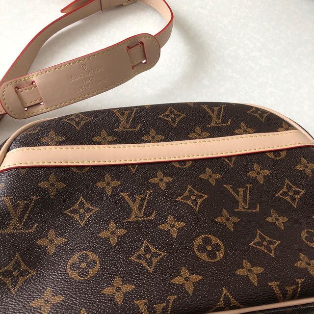 LOUIS VUITTON ショルダーバッグレディース