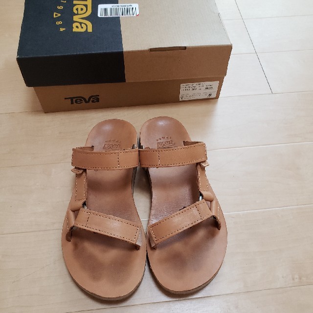 レディース：Teva  レザーサンダル