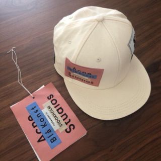 アクネ(ACNE)のAcne studios アイボリーキャップ 帽子【新品】(キャップ)