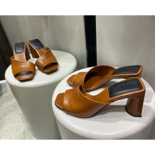 ザラ(ZARA)のZARA 完売ブラウンサンダル(サンダル)