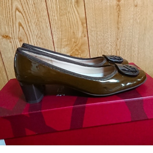 Salvatore Ferragamo(サルヴァトーレフェラガモ)の【My Ferragamo】 エナメルパンプス♪ レディースの靴/シューズ(ハイヒール/パンプス)の商品写真