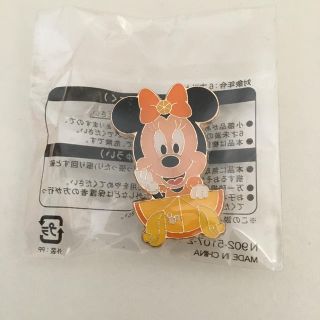 ディズニー(Disney)のディズニー　ピンバッジ非売品　ミニーちゃん　オレンジ(バッジ/ピンバッジ)