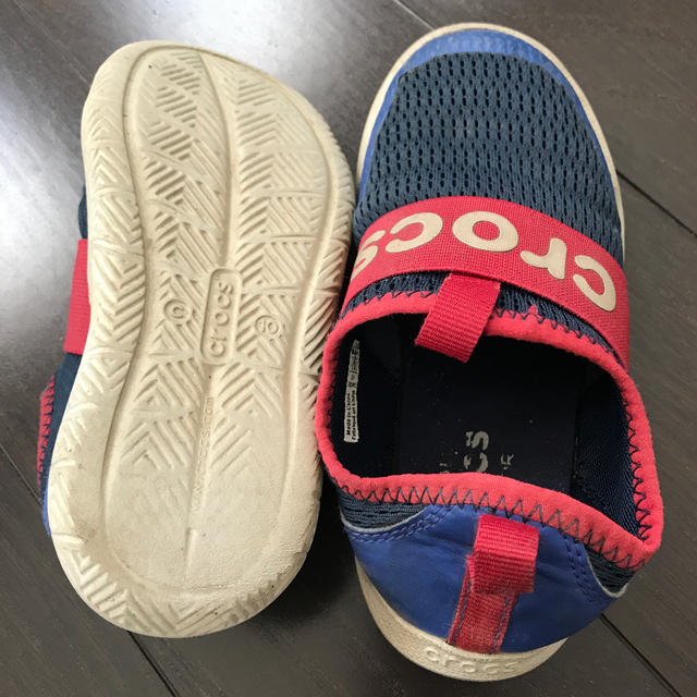 crocs(クロックス)のクロックス　靴 キッズ/ベビー/マタニティのキッズ靴/シューズ(15cm~)(スニーカー)の商品写真