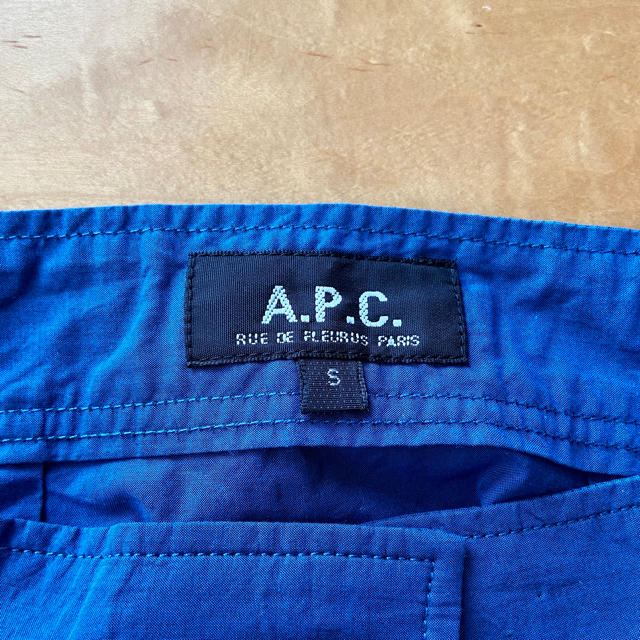 A.P.C(アーペーセー)のセール！APC 貝ボタン ポケット ブルー スカート S アーペーセー レディースのスカート(ひざ丈スカート)の商品写真