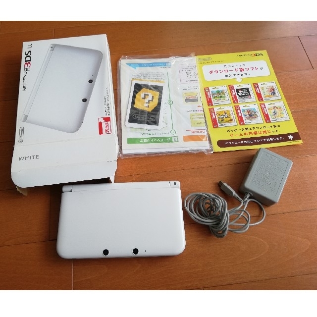 3DSLL本体 ホワイト　箱、充電器つき携帯用ゲーム機本体