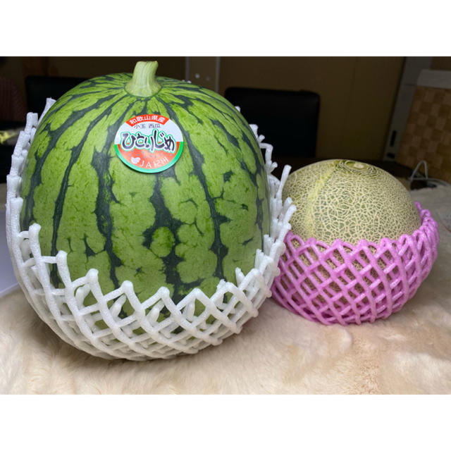 ひとりじめスイカ🍉1玉　赤肉メロン🍈1玉　セット 食品/飲料/酒の食品(フルーツ)の商品写真