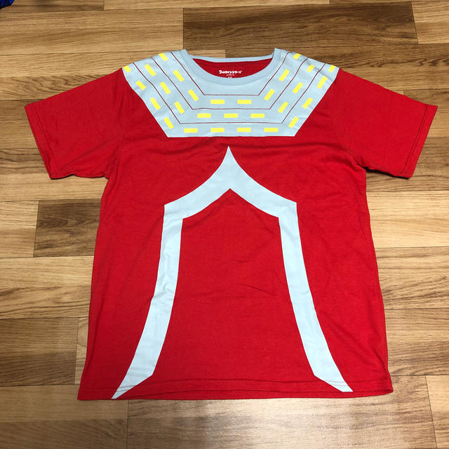 BANDAI(バンダイ)のウルトラセブン　Tシャツ　赤色　LL メンズのトップス(Tシャツ/カットソー(半袖/袖なし))の商品写真