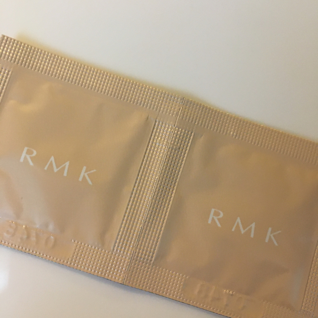 RMK(アールエムケー)のRMK UVリクイドファンデーション　101 サンプル2個 コスメ/美容のキット/セット(サンプル/トライアルキット)の商品写真