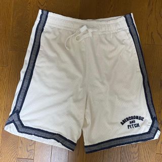 アバクロンビーアンドフィッチ(Abercrombie&Fitch)のアバクロ　ショートパンツ(ボクサー仕様・クリーム色)(ショートパンツ)